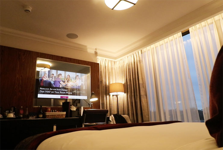 Crowne Plaza club room